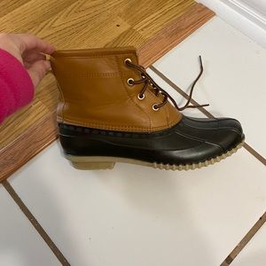 Duck boots